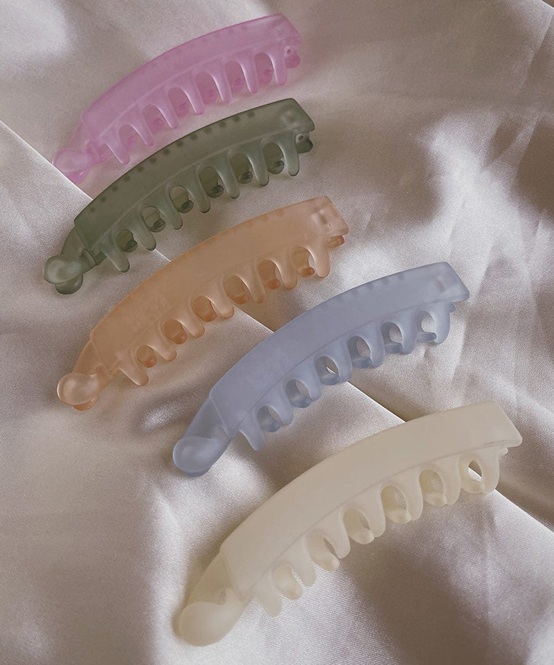 arnew banana clip Copy of Monic Ribbon Banana Pin
